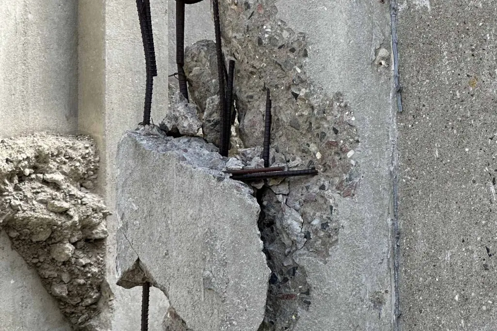 skadad betongkonstruktion