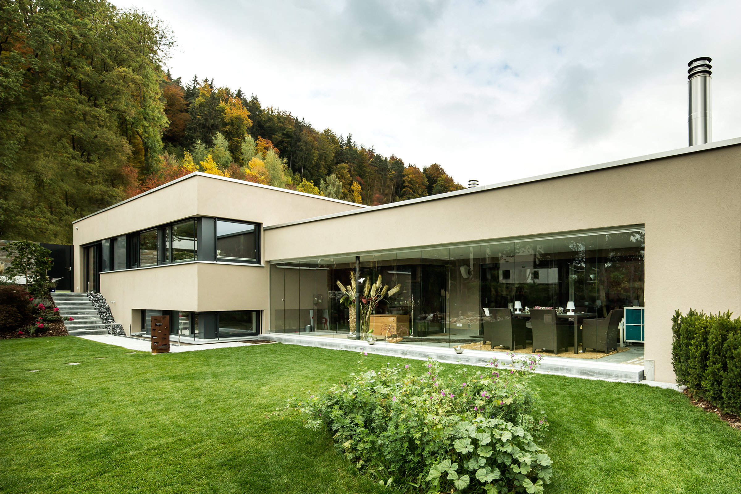 Beige hus med isolerat fasadsystem StoTherm PIR från Sto