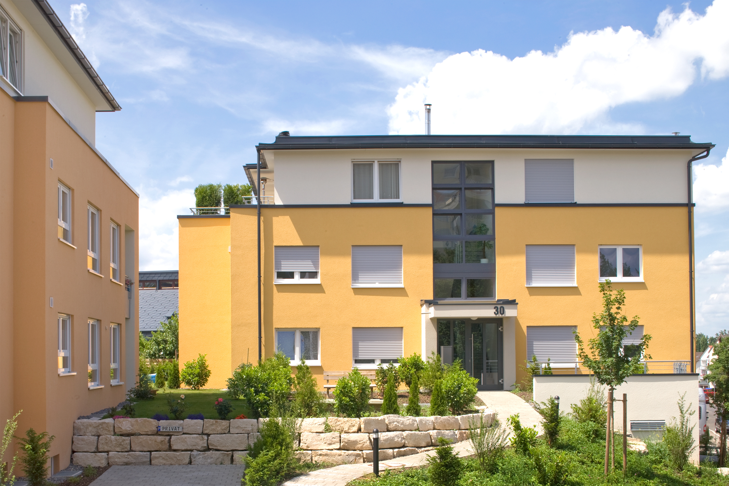 Bostadshus med det isolerade fasadsystemet StoTherm Vario