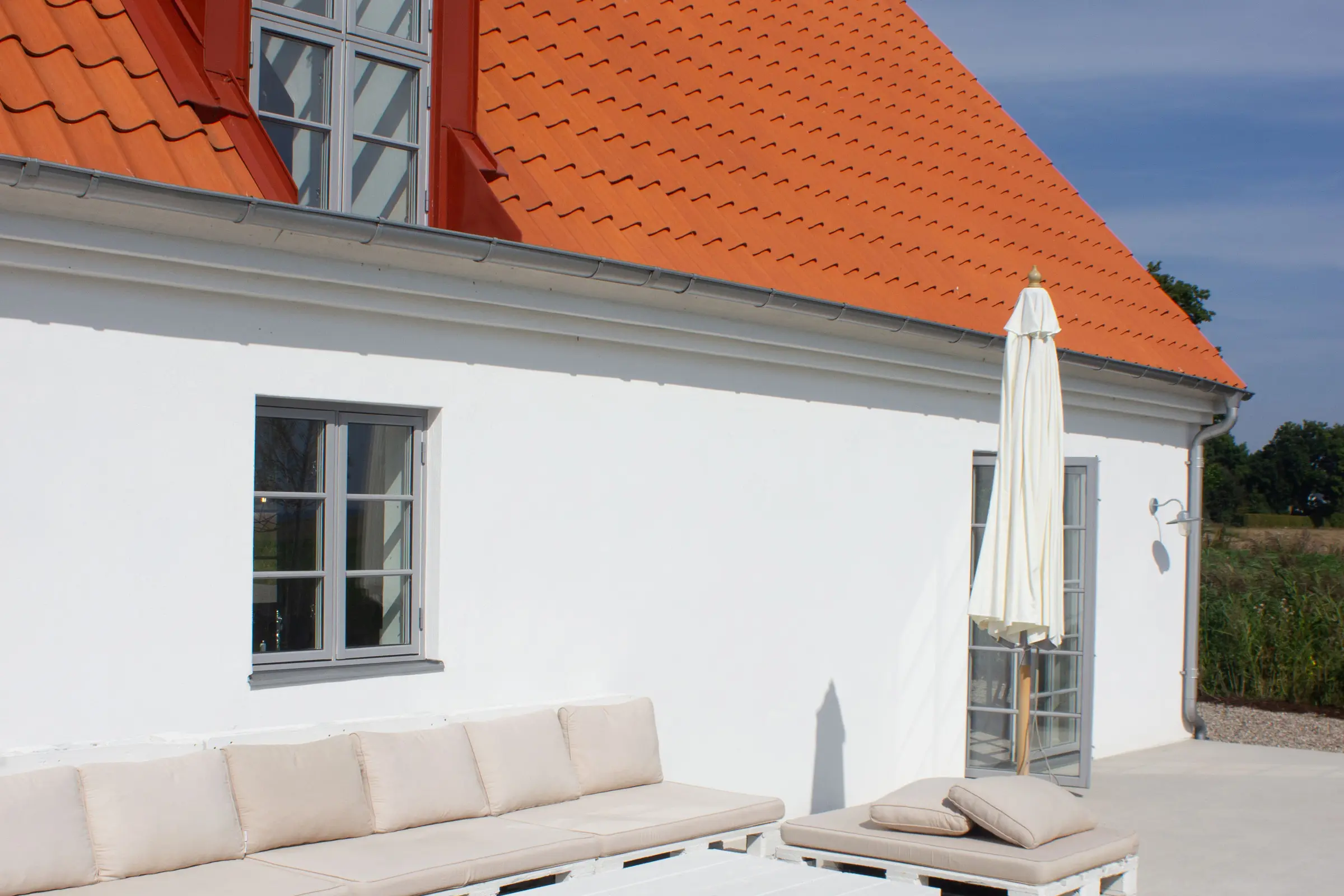 Putsad villa i Skillinge, exteriör